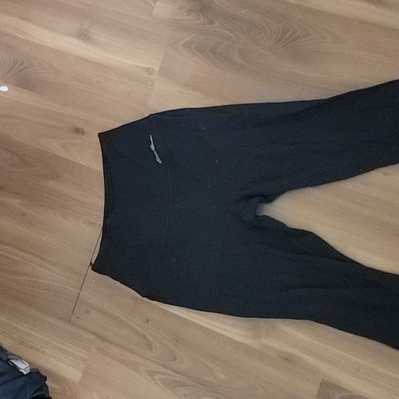 Eddie Bauer is black tights - Picture 3 of 4